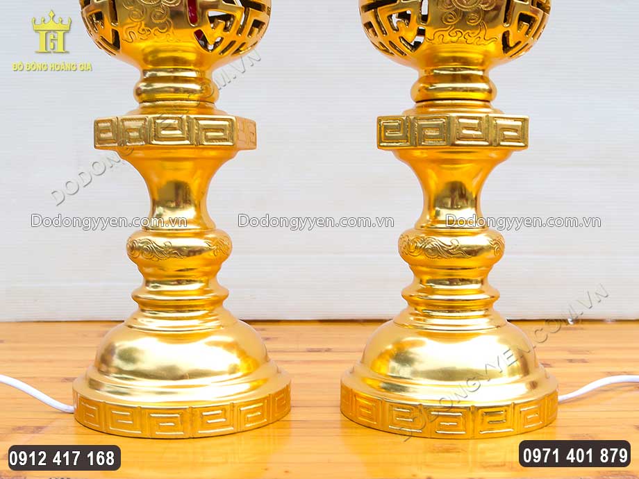 Phần ch&acirc;n đế được đ&uacute;c liền khối, vững chắc